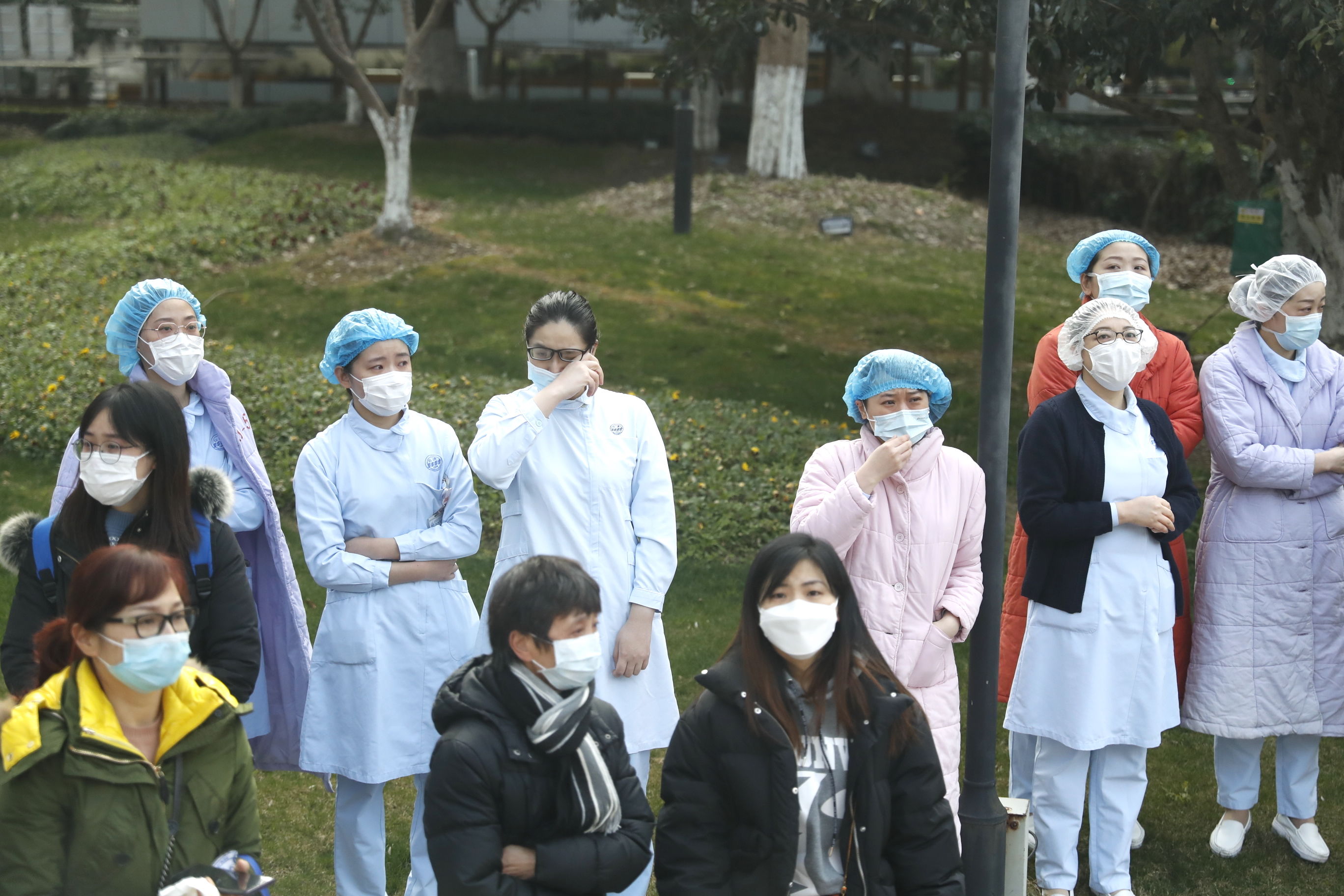  「振奋人心」上海又一批医疗队出发支援湖北 这些画面让人泪目又