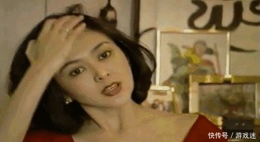  [富商]从富商“收割机”到独立富婆，关之琳带俩保姆遛狗，光头男伴左右