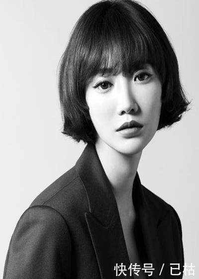  『气质』短发女气质穿搭，镂空衬衣魅力十足，尽显女性气场！
