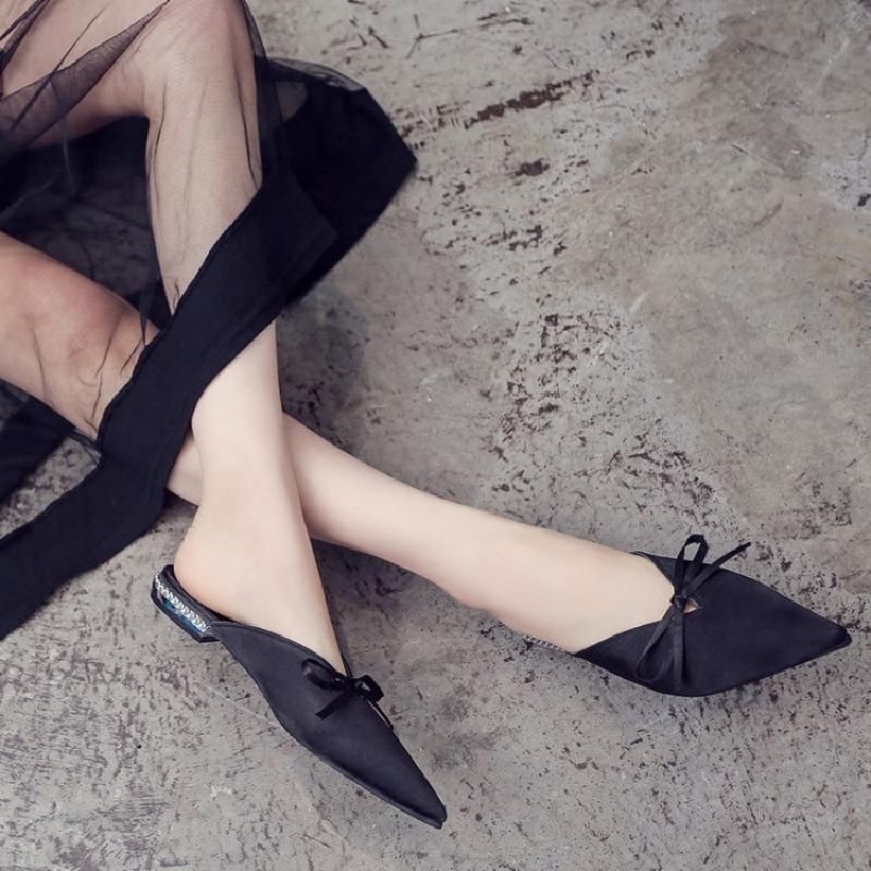 选择这样的凉鞋,给你的美足降降温~