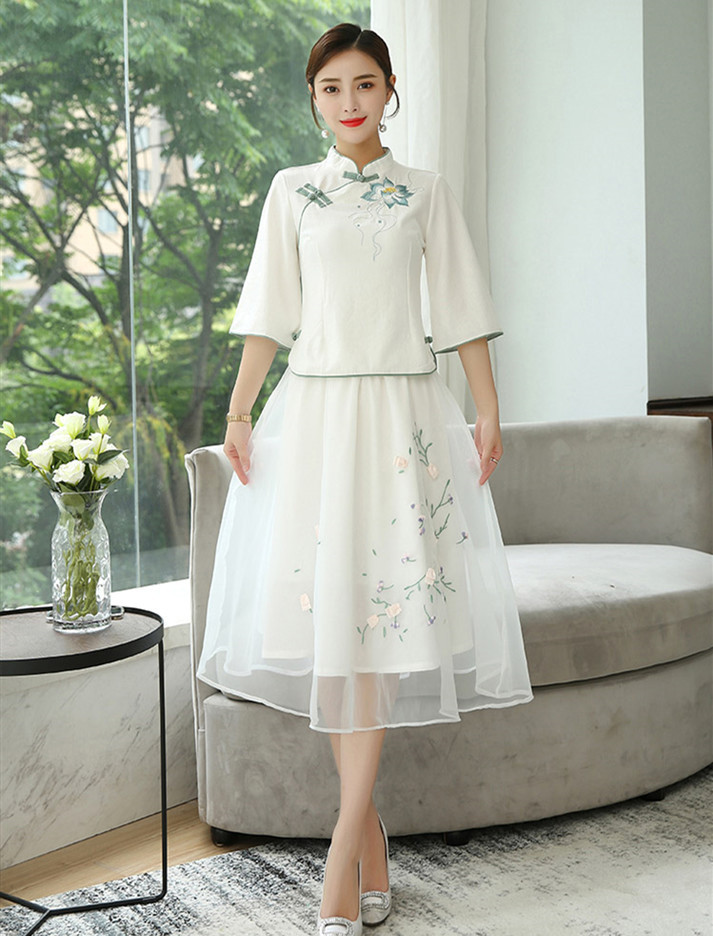 「古韵」穿汉服太显古韵, 微胖女人也可以穿出高贵感, 让人心动又着迷