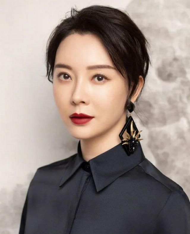  较深的女生@直男眼中的“大妈口红”色号，涂上不显白还难搭配，你选中了吗