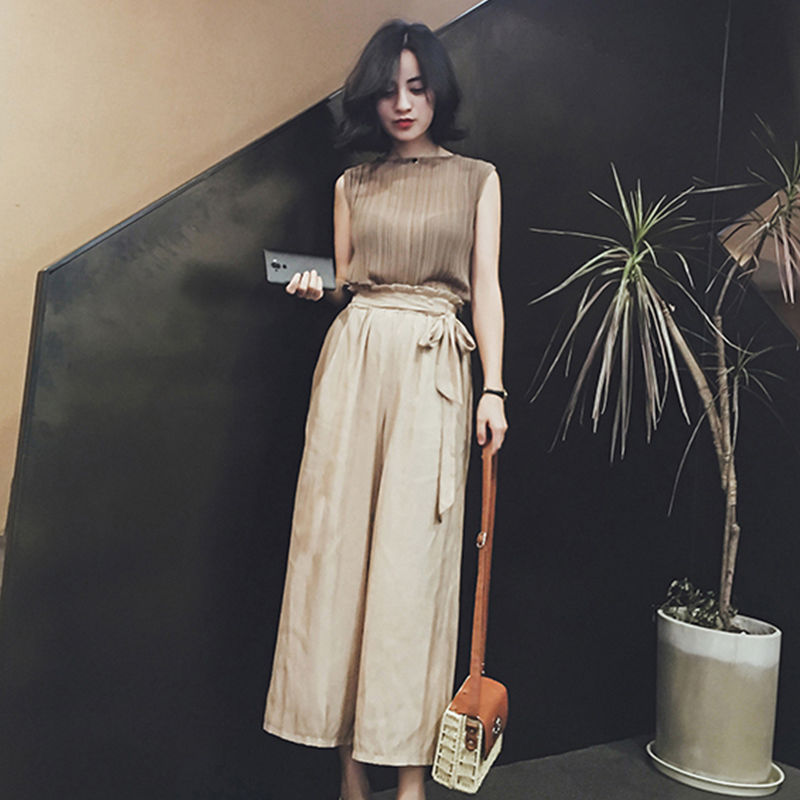 个子小腿粗的女人别穿紧身裤，试试阔腿裤套装，洋气的甩裙八条街