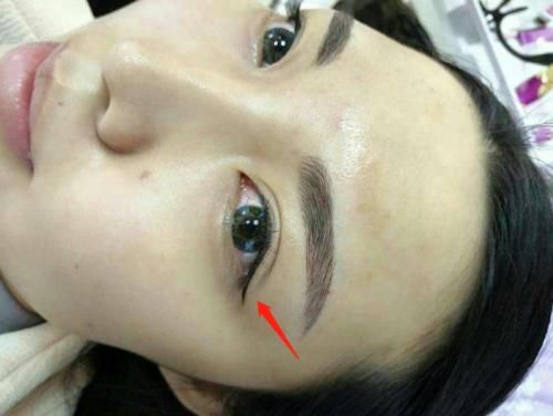  『女人』美容师：为何不建议女人纹“美瞳线”？不仅显老气，风险还不低！