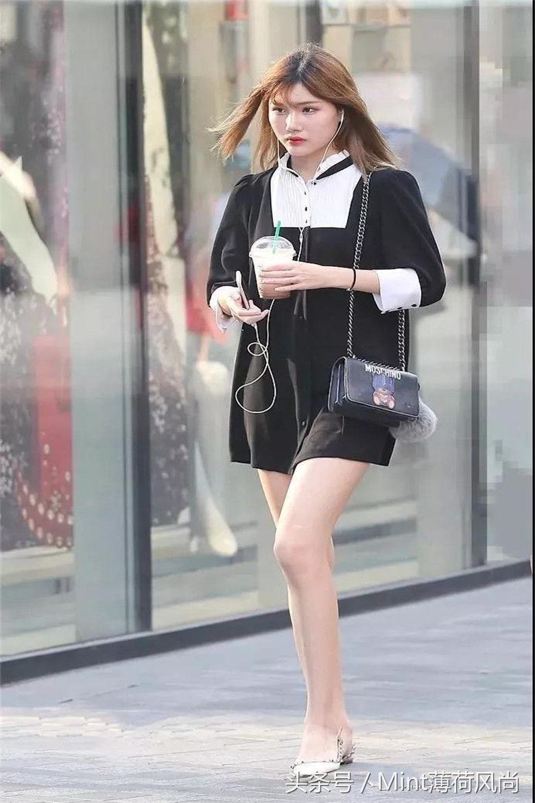 重庆街拍:包臀连衣裙配金色长发，女神范十足