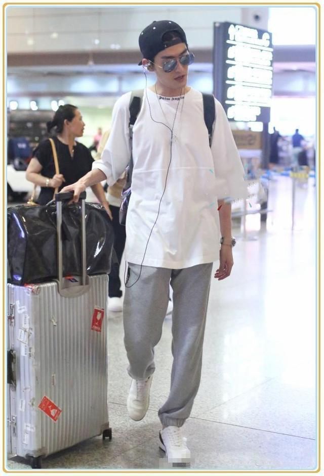 陈学冬张翰同穿运动裤走机场,网友:终于知道邋遢与精致的差距了
