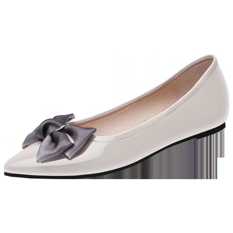 有一种女鞋叫:瓢鞋，比细高跟舒适，比小白鞋洋气，立秋穿正合适