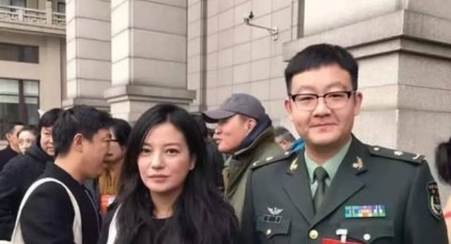  人民大会堂@人民大会堂开会不能化妆，明星素颜曝光，范冰冰素颜让人怀疑人生