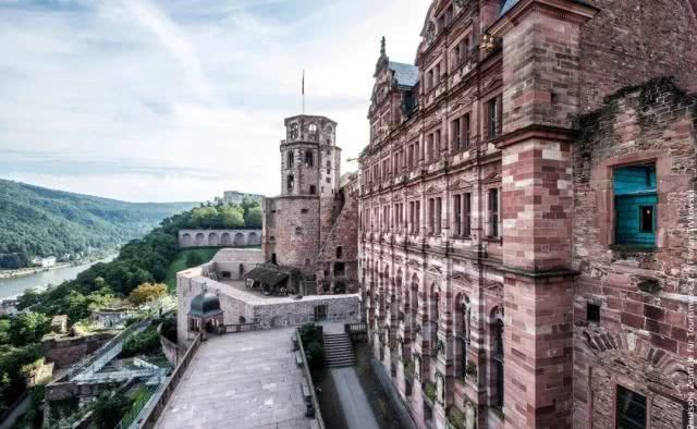  『中世纪』60几岁的古城堡之途为什么能一直维持“青春年少”？