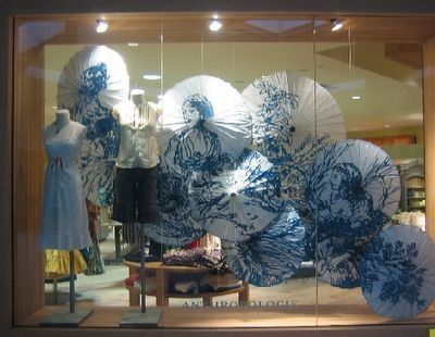 没想到!她把《演戏攻略》中的元素用在橱窗里,高级炸了!