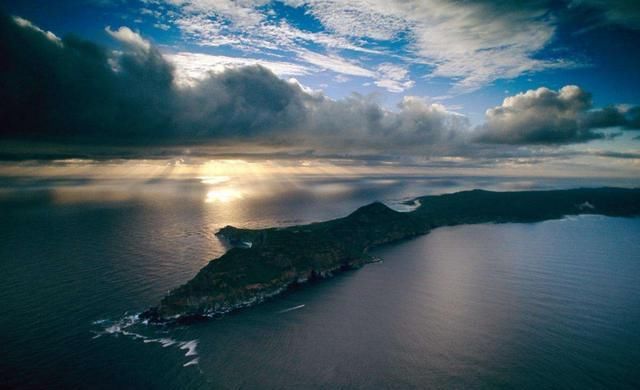 非洲最发达的国家，一个国家三个首都，被誉为彩虹之国，还有企鹅