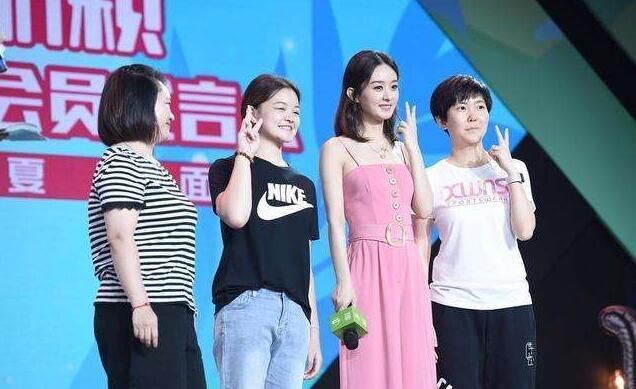 赵丽颖直接击碎“假怀孕”谣言，粉丝见面会“连体裤”秒上热搜