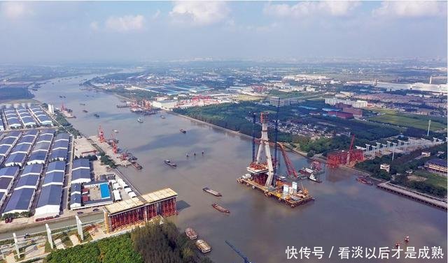  「明年」「最新」黄浦江上最新越江大桥吊装主梁！预计明年基本