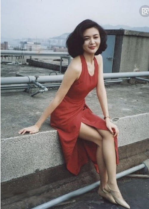 80年代的她们：王祖贤穿堆堆袜，张曼玉朱茵超时髦，网友：时尚是