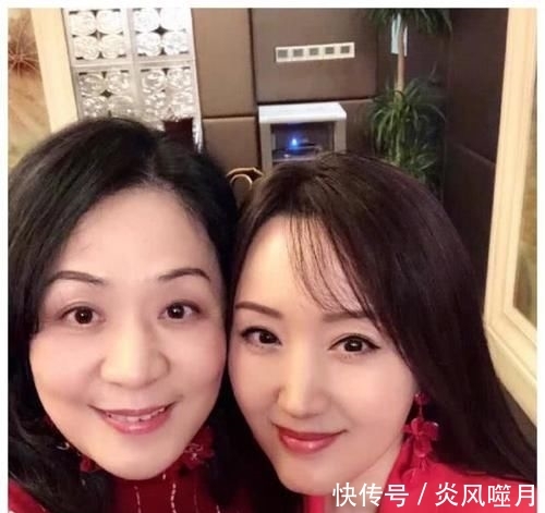『惊讶』48岁杨钰莹现身机场,素颜的她,容颜让人惊讶