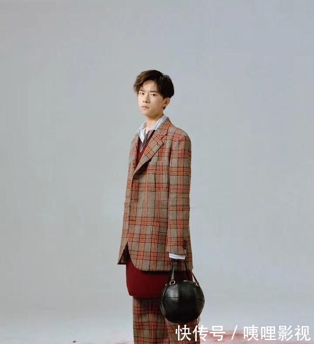 得来:攻气十足的小仙女们,当然得来件oversize的西服!