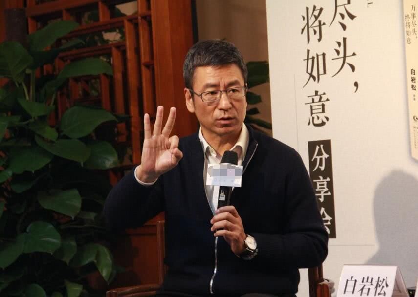 这就是真正差别!C罗洁身自好,国足被批白皮猪