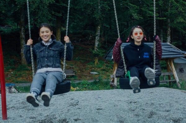 俏皮可爱又优雅妩媚！《潮我看齐》之马思纯：难道只用简单的笑容