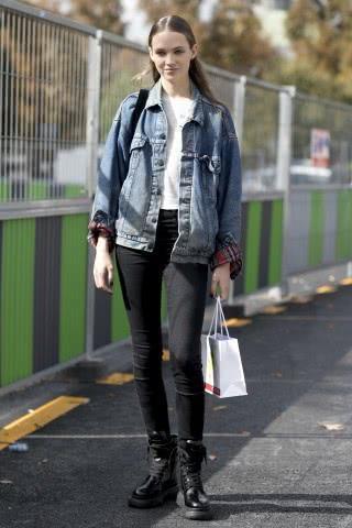 铅笔裤怎么搭配衣服 这两种方法教你穿出大气和时髦