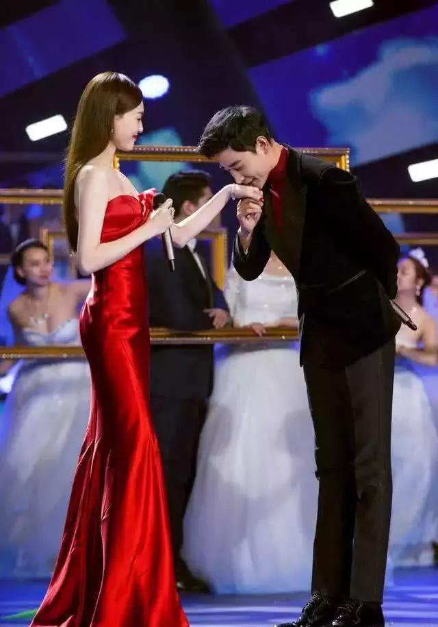 唐罗结婚？工作人员三个字辟谣，网友：怕不是结婚而是分手