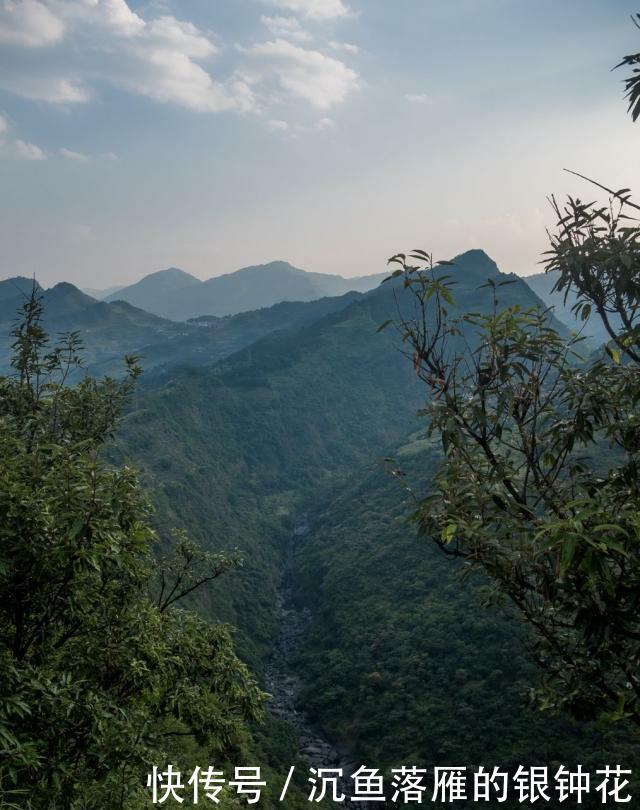 又一中国奇迹:云贵高原造出世界最高大桥,565米的高度折服世界