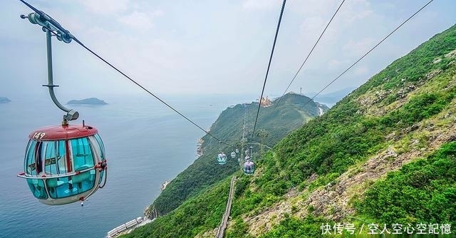 香港海洋公园的求生欲比香港迪士尼要强很多，不过目前也是很惨