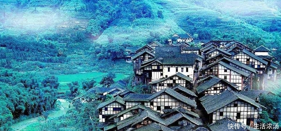 四川泸州合江县最大的镇,和贵州接壤,是历史文化名镇