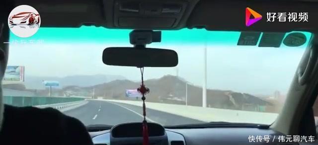 跑高速时，三条车道哪条车道最安全？很多车主都搞错了！
