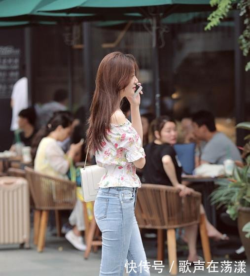 街拍小姐姐独特俏丽清爽穿搭，满街大长腿！