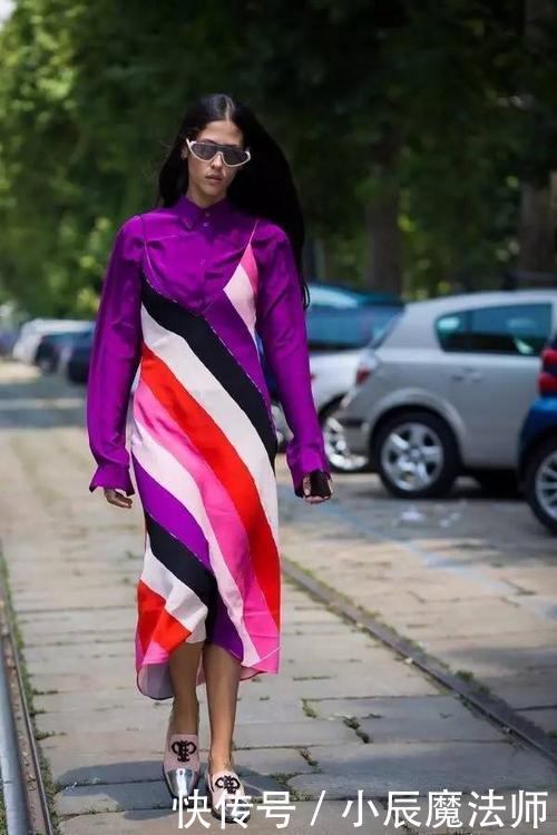  「色打底衫」今年这条“吊带裙”彻底火了，时髦性感又显瘦，刘雯穿上美炸了