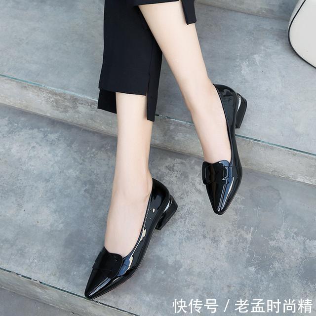 「时髦」穿上时髦轻便的漆皮单鞋逛街,回头率倍增,第4款最耀眼