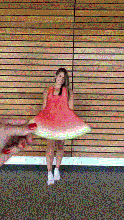 不穿衣服“穿”西瓜!“西瓜裙”风靡媒体，这下可凉快了