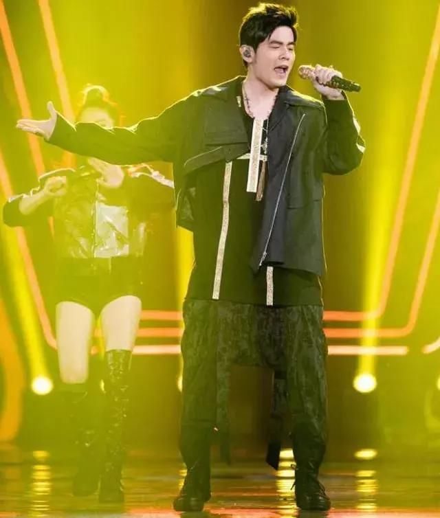 周杰伦出轨空姐致其怀孕？当事人紧急辟谣！天王的人品的确没话说