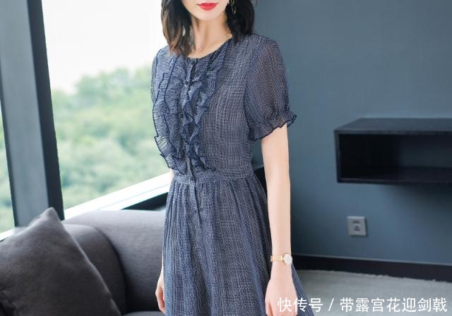 三十岁女人穿的连衣裙,就该这样