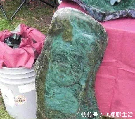  「玉石」谁说老外不玩奇石, 看看国外的石头市场是啥样!