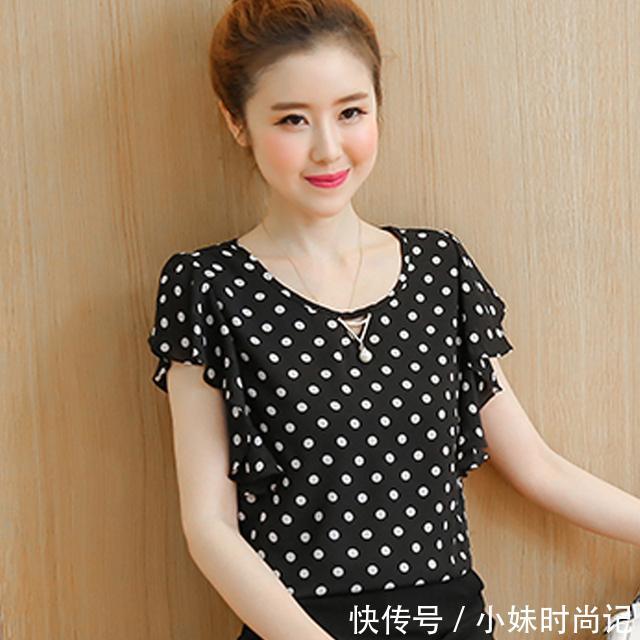  显瘦■30岁以上的女人，需要几款显女人味的雪纺上衣，时髦又显瘦