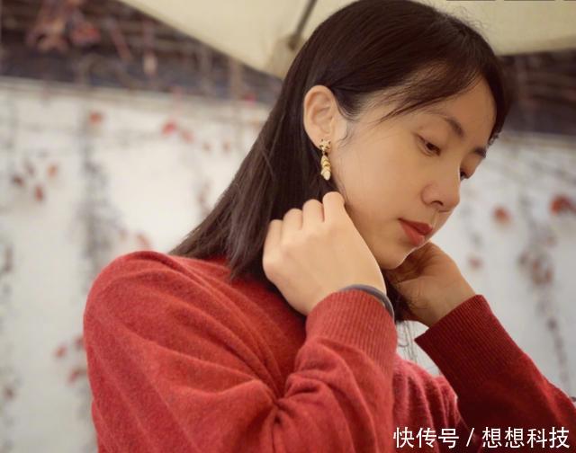 黄磊三胎儿子照片曝光,小眼睛单眼皮,一家人终于不是复制粘贴