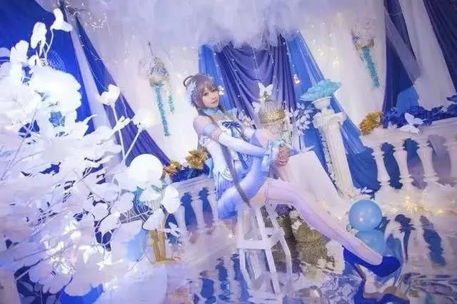 VOCALOID洛天依生日快乐 仙境般的白丝小姐姐 很美丽!