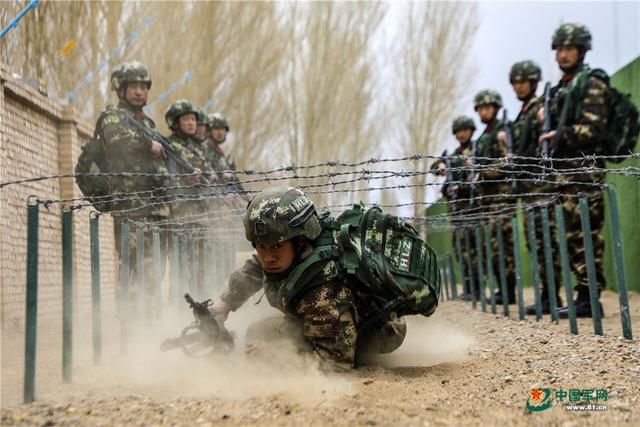  曹志刚摄：甘肃武警：“小编组多课目”锤炼官兵执勤本领