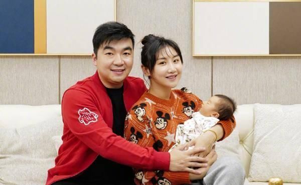 「地位」何雯娜老公谈婚礼说了什么 嫌妻子老土奉子成婚使其在婚婆家地位堪忧