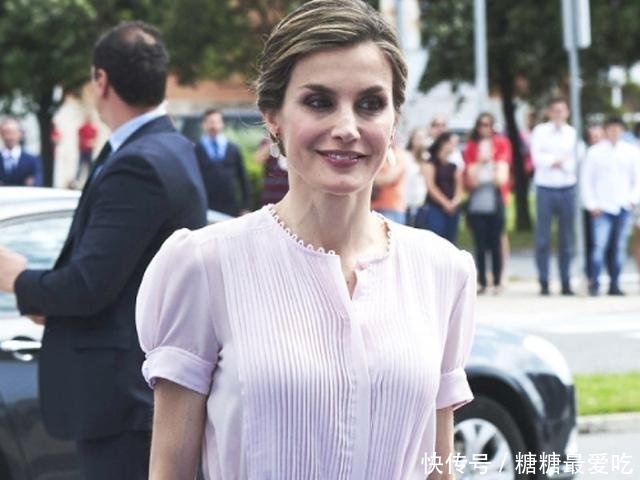 『懂得』优雅女人懂得穿裙子不能过短,看西班牙王妃就知道,40岁该这样穿