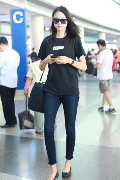 看了张梓琳的腿, 男人都要怀疑人生了! 这长腿连不少男人都羡慕!