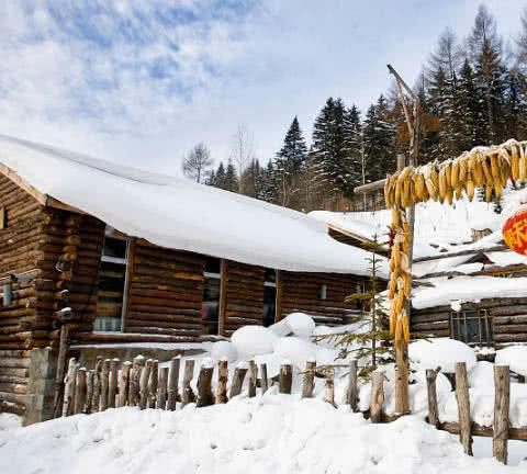 中国冰雪第一乡，黑龙江省牡丹江双峰林场雪乡，银装素裹美不胜收