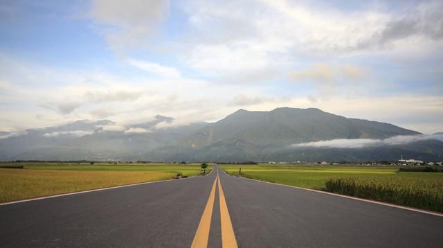  『距离』养鸡想要赚钱，“5种”地方不适合建场，建了也是亏
