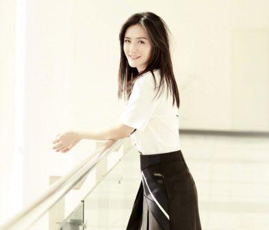 多变的谢娜，穿上裙子的她也可以很仙，美到不敢认