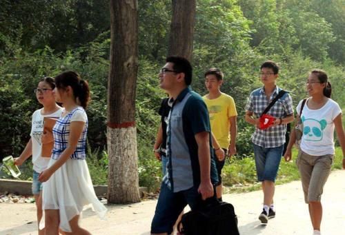  认知@为何农村家长想让孩子当公务员，城市家长却不想让孩子当公