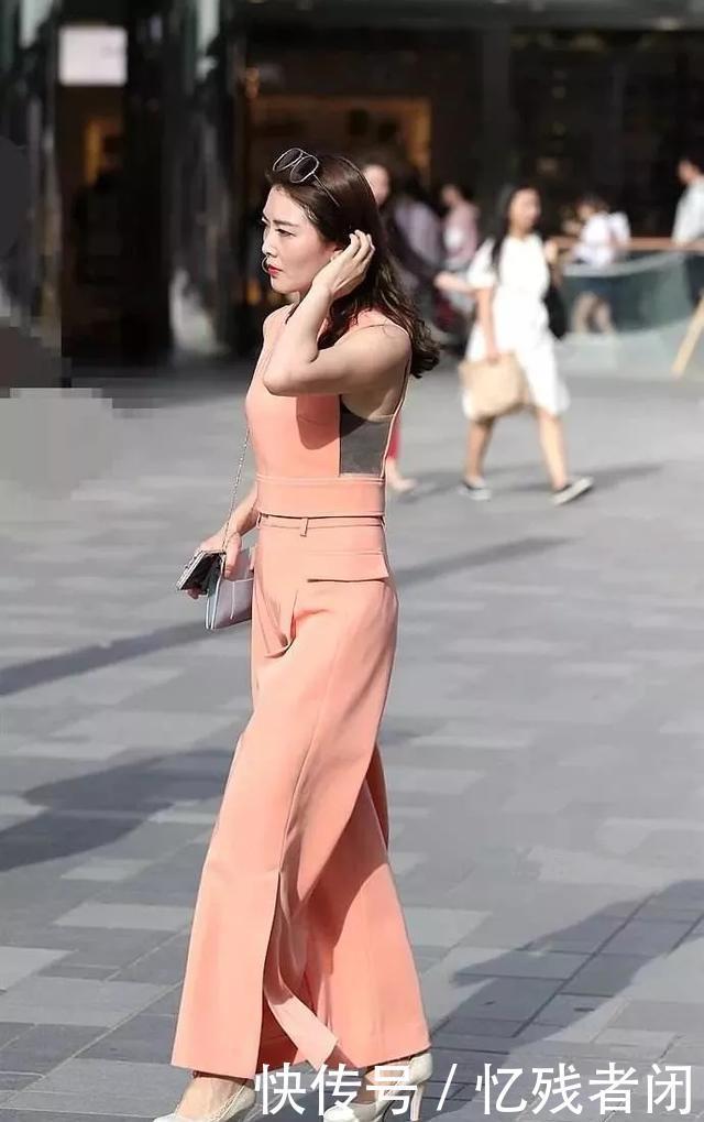 美女|美女脚上一双气质的高跟鞋作为加持,散发出一种优雅又迷人的气息