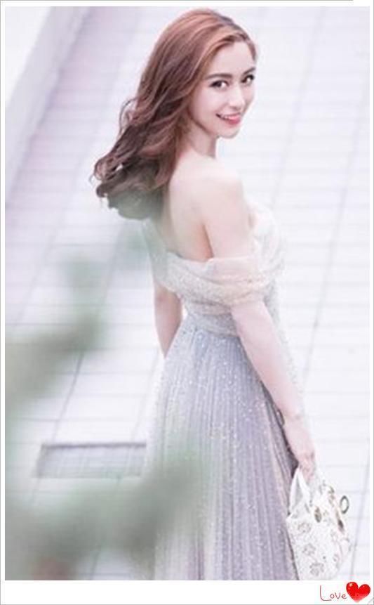 当21岁张雪迎撞上29岁杨颖，网友：寡淡脸与明艳脸的差距一目了然