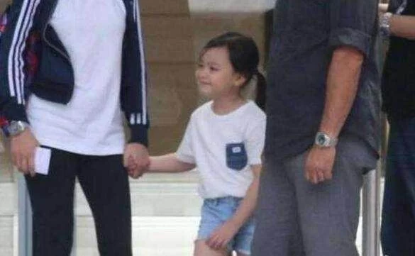 威尼斯人平台:刘德华爱女照片,古灵精怪 威尼斯人平台:刘德华爱女照片,古灵精怪