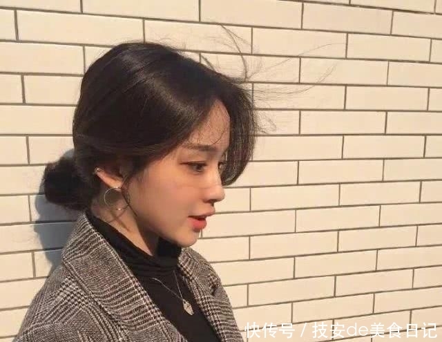 『高丸子』这个时候丸子头成了女孩们的首选 轻松搞定的慵懒发型